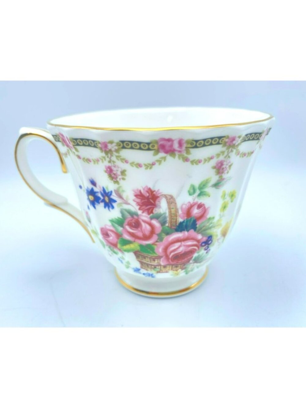 Vintage Duchess London Collection Floral Swag Basket Bone China Tea Cup & Saucer - Picture 4 of 9